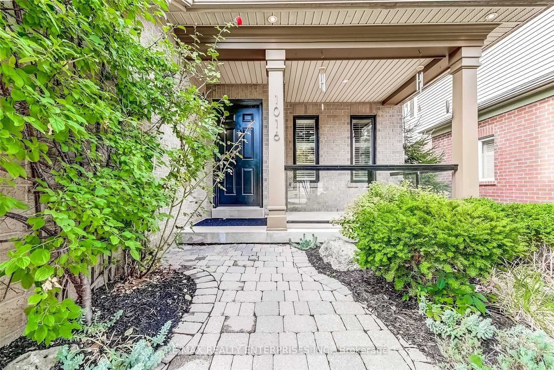 Photo de la propriété: 1016 Queen Street W ON L5H 4J7