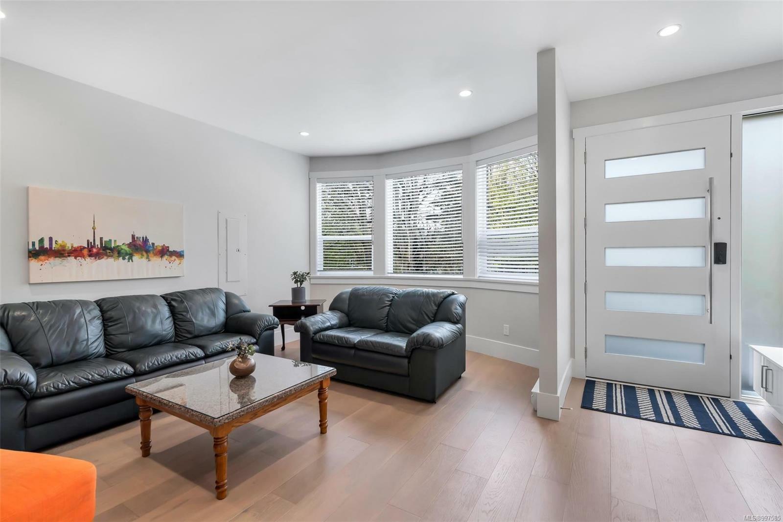 Property Photo: 256 Superior St BC V8V 1T3
