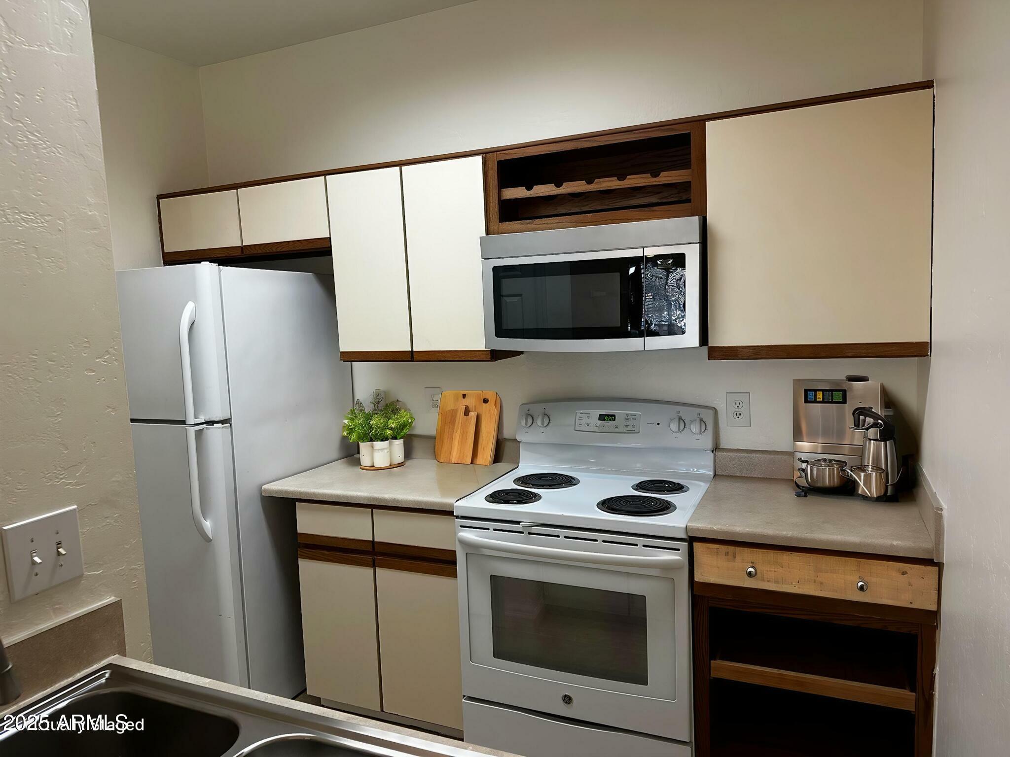 Property Photo: 1126 W Elliot Road 1058 AZ 85224