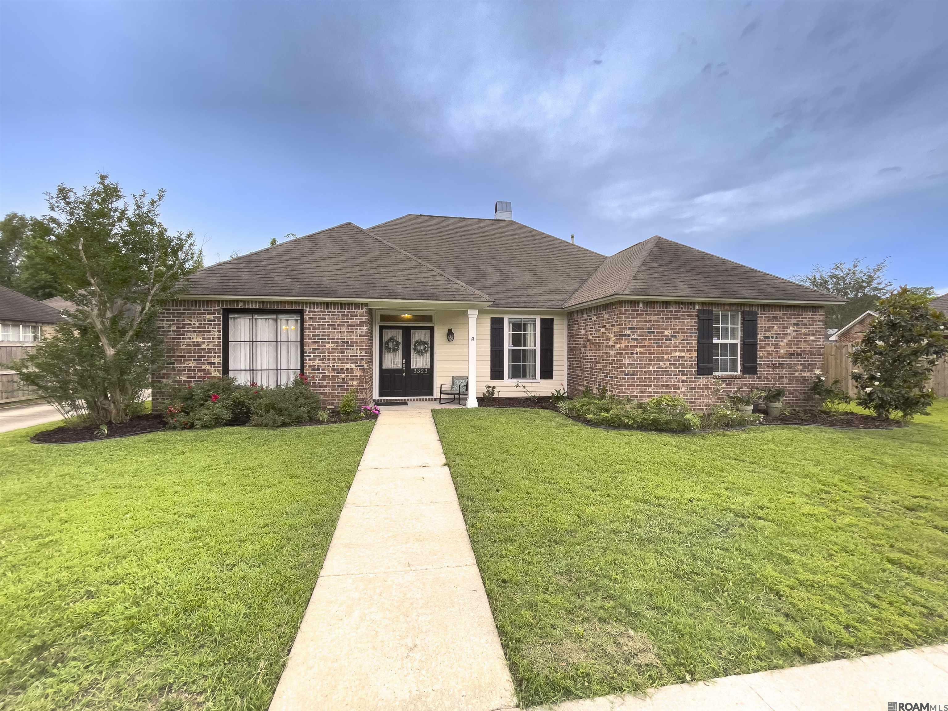 Property Photo: 3323 Riverwalk Dr LA 70820