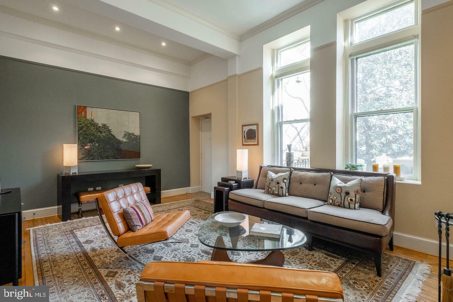 Property Photo: 706 Prince Street 7 VA 22314