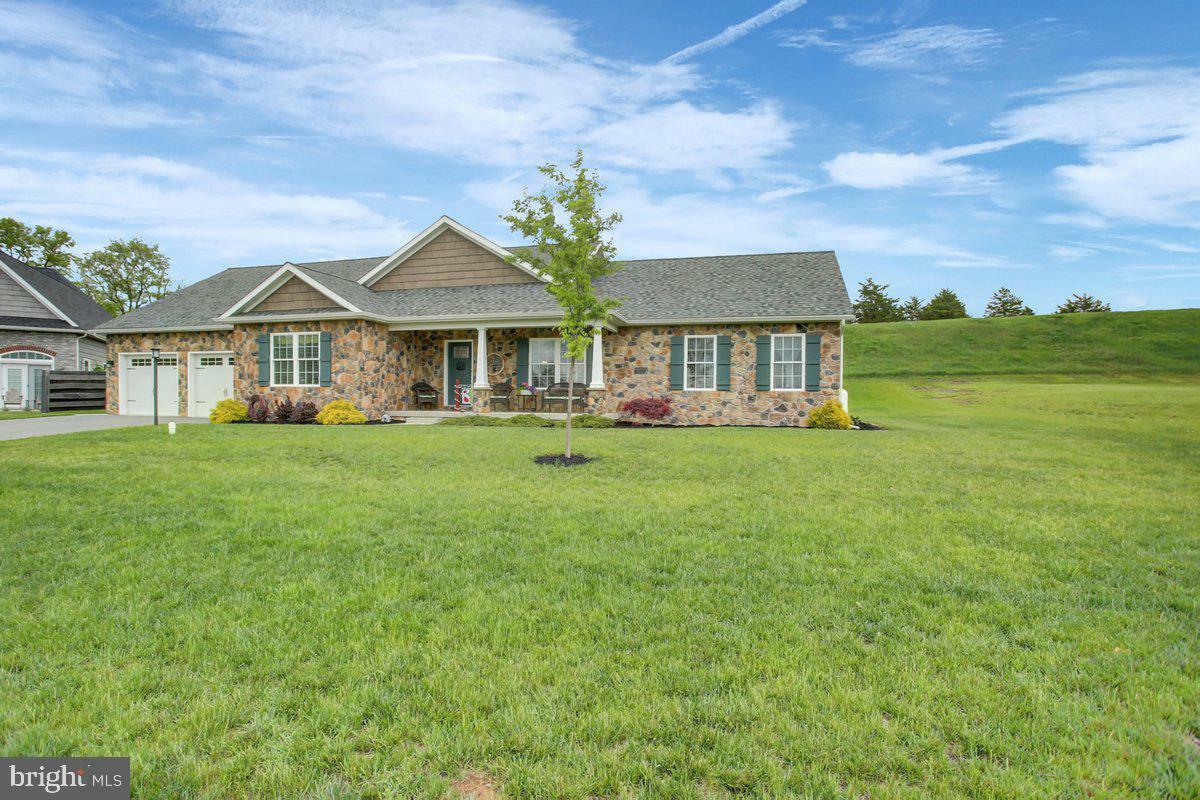 Property Photo: 230 Meadowcreek Drive N PA 17202