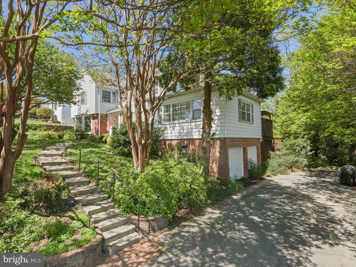 Property Photo: 4725 Rock Spring Road VA 22207