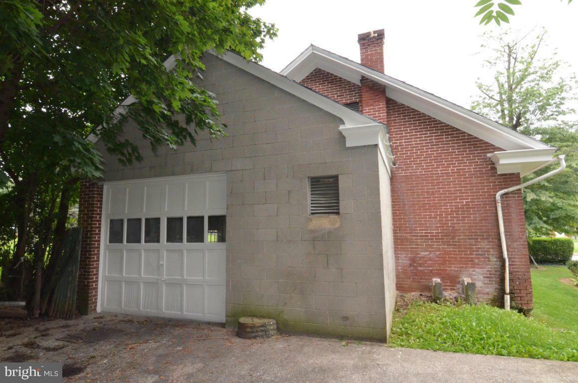 Property Photo: 1709 Lampeter Road PA 17602