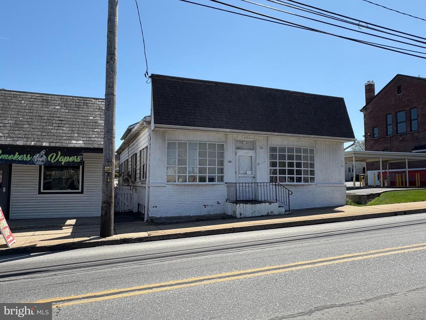 Property Photo:  11 E State Street  PA 17566 