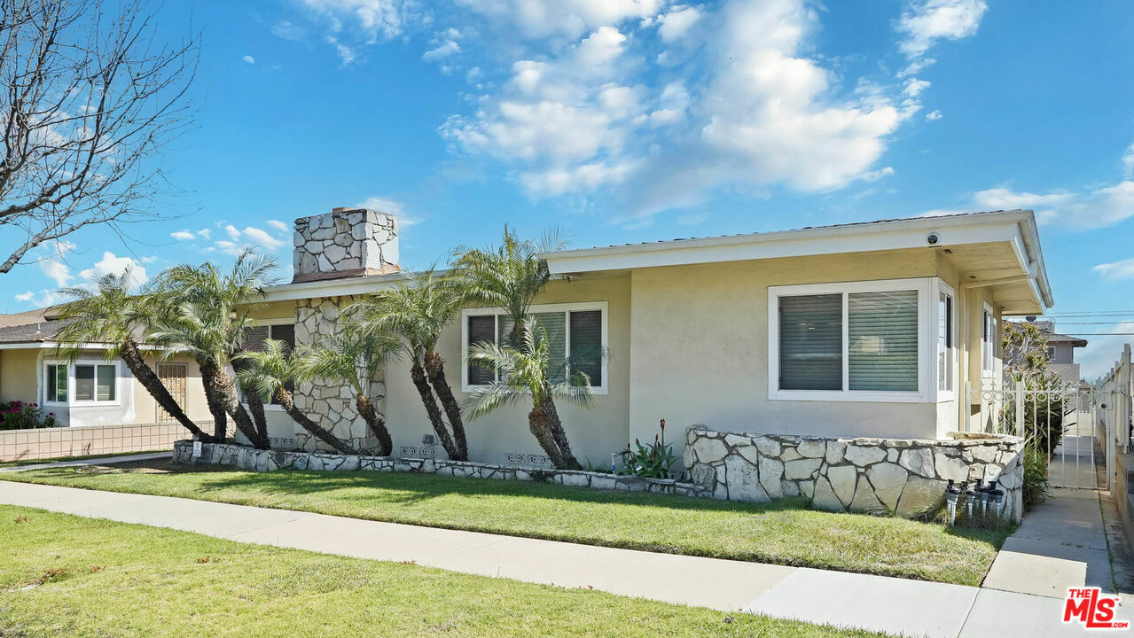 Property Photo: 5320 W 57th St CA 90056