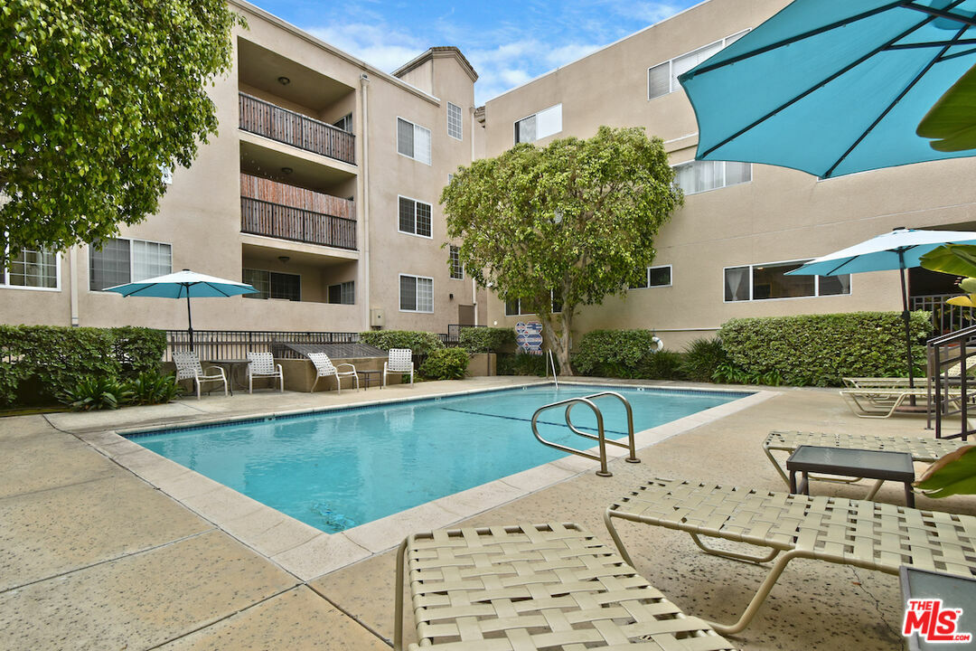 Property Photo: 4630 Willis Ave CA 91403