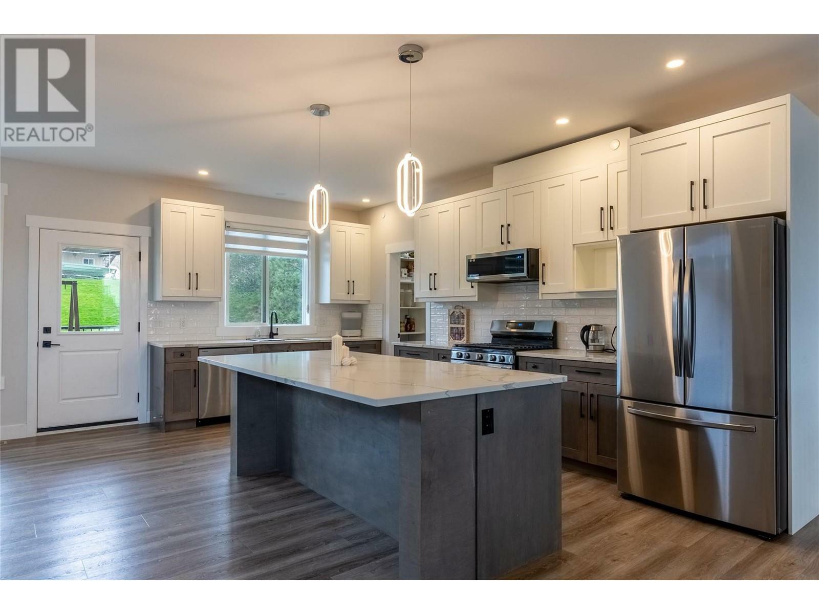 Property Photo: 1097 Edgehill Place BC V2C 0G6
