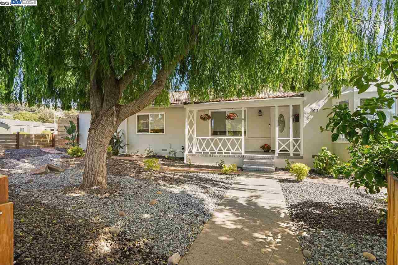 Property Photo:  955 Maud Ave  CA 94577 