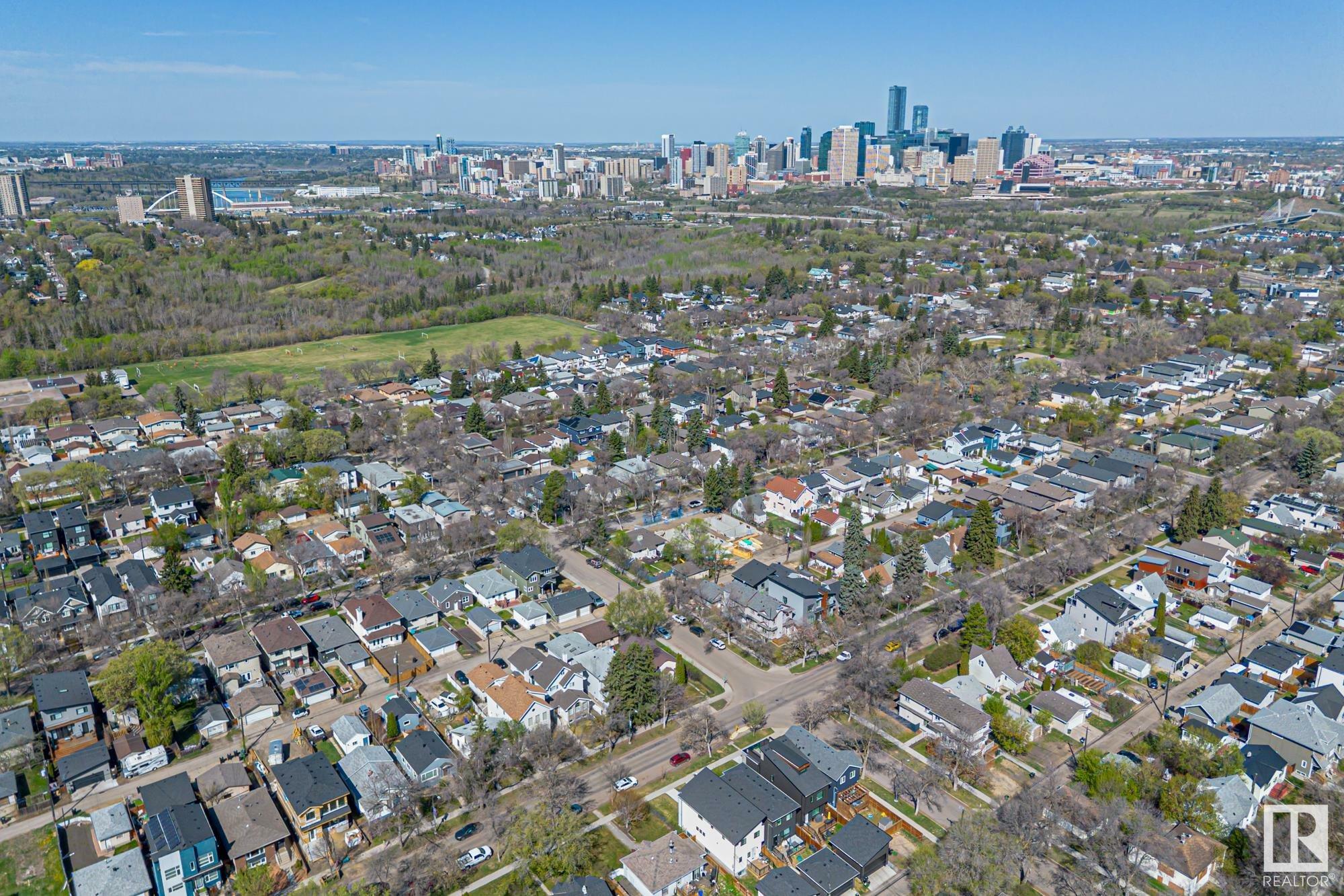 Photo de la propriété: 8850 92 Street NW AB T6C 3R1