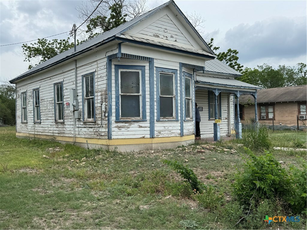 316 W Seideman Street  Seguin TX 78155 photo