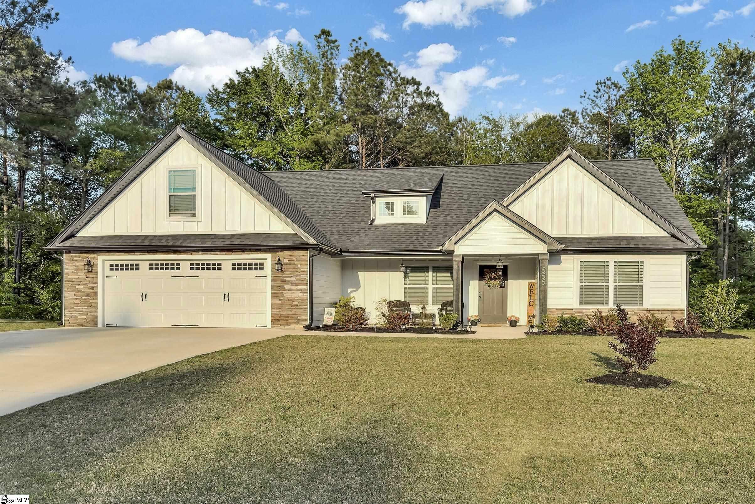 Property Photo: 555 Canewood Lane SC 29322