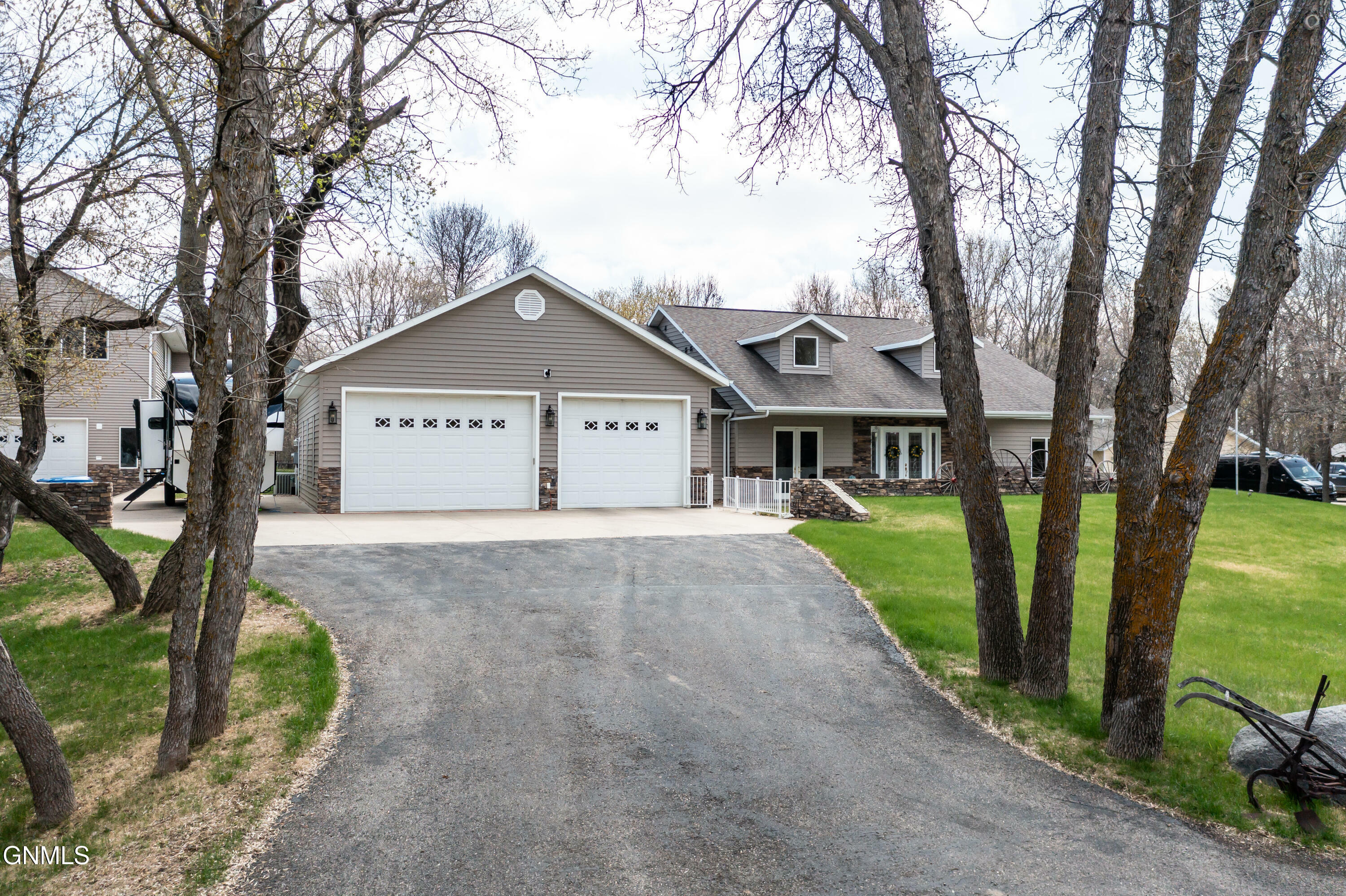 9019 Briardale Drive  Bismarck ND 58504 photo
