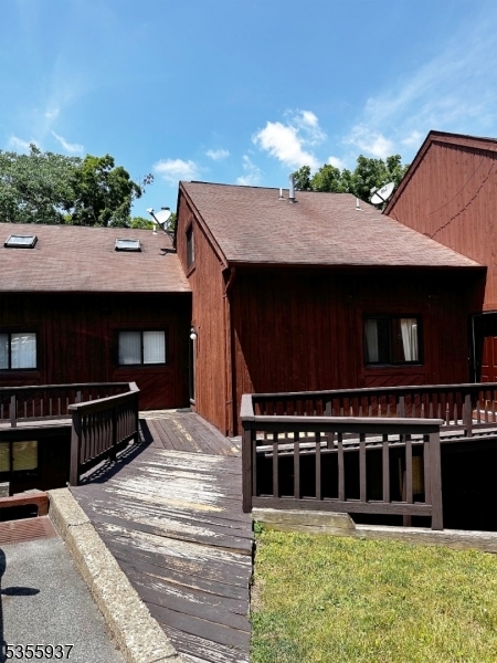 Property Photo:  5 Powderhorn Ct 8  NJ 07462 