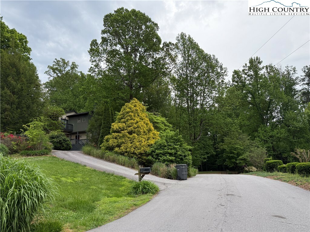 Property Photo:  1507 Ridgewood Drive  NC 28697 