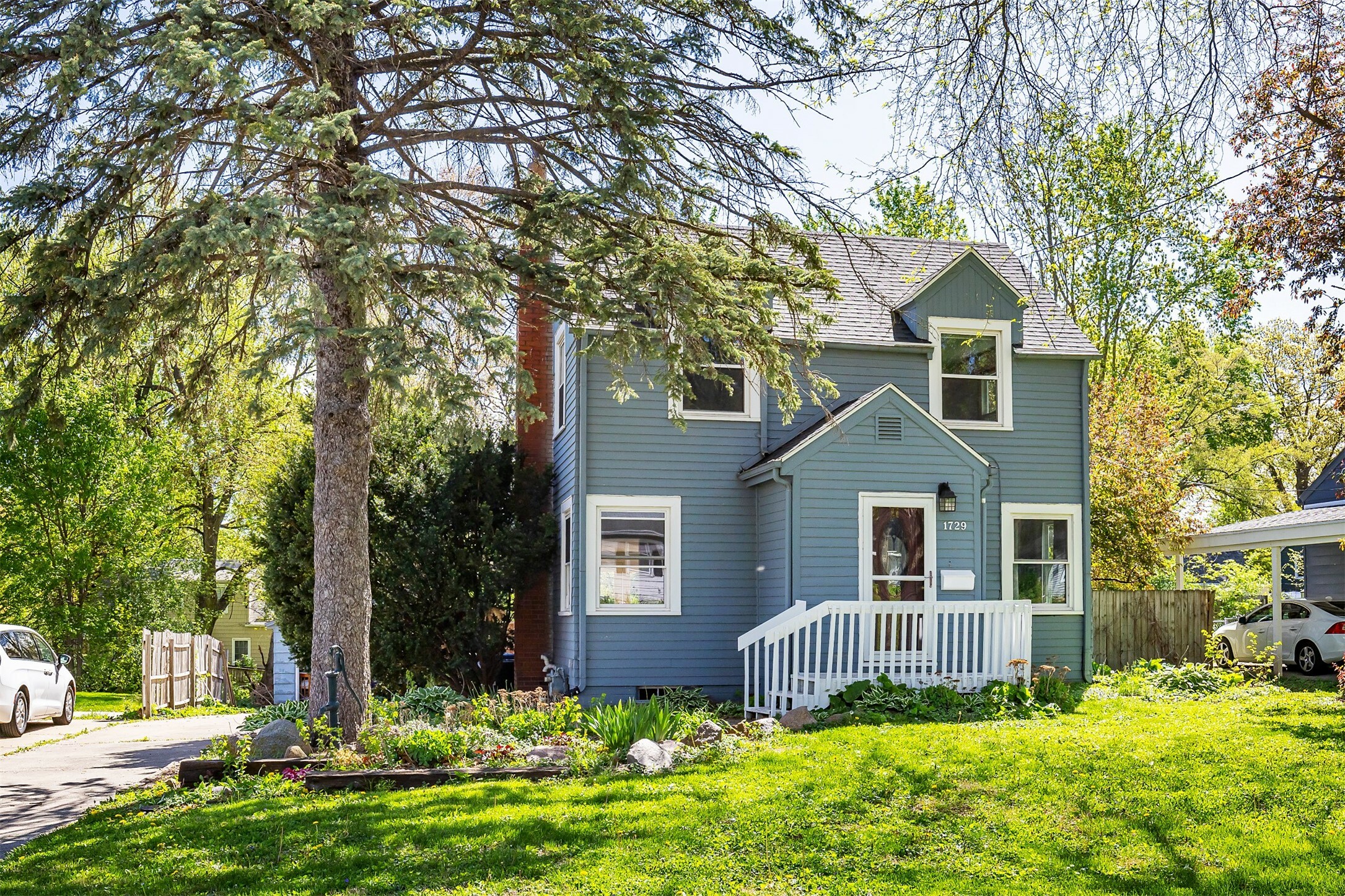 Property Photo: 1729 45th Street IA 50310