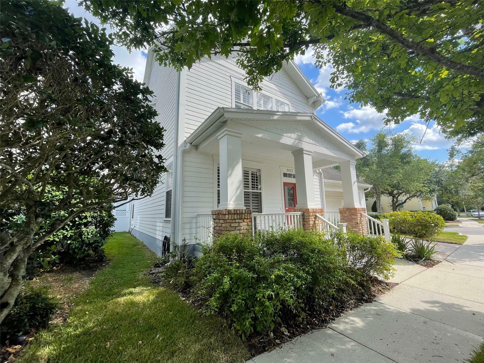 Property Photo: 907 Pawstand Road FL 34747