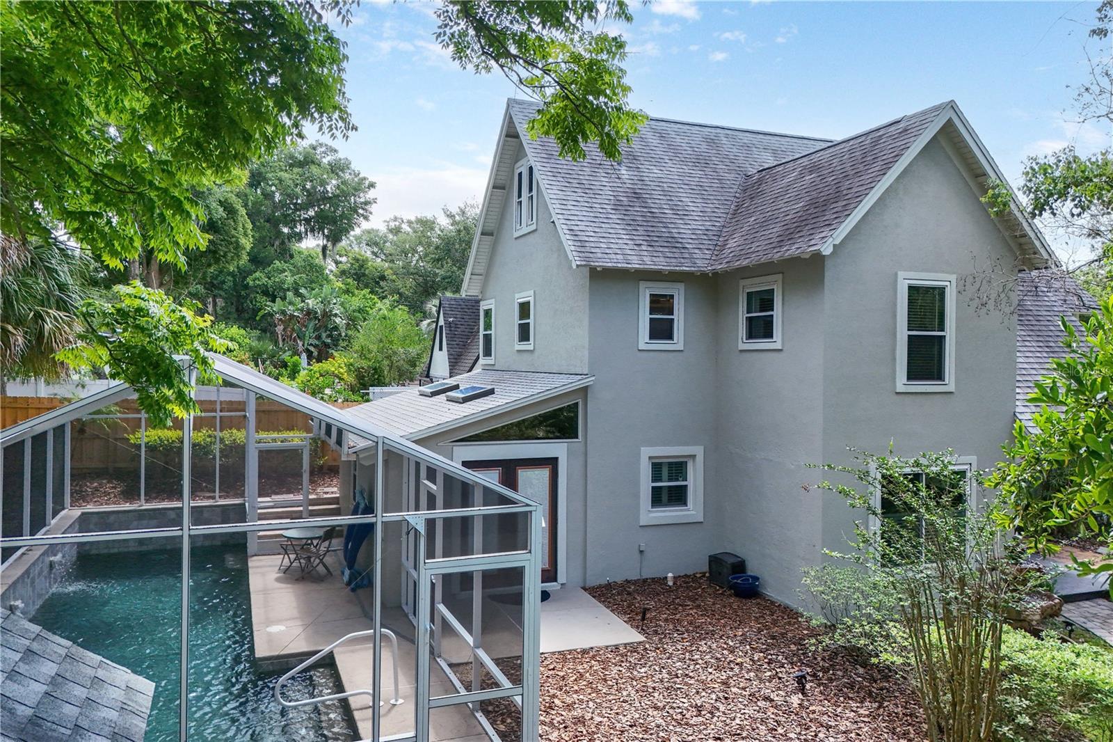 Property Photo:  421 W 10th Avenue  FL 32757 