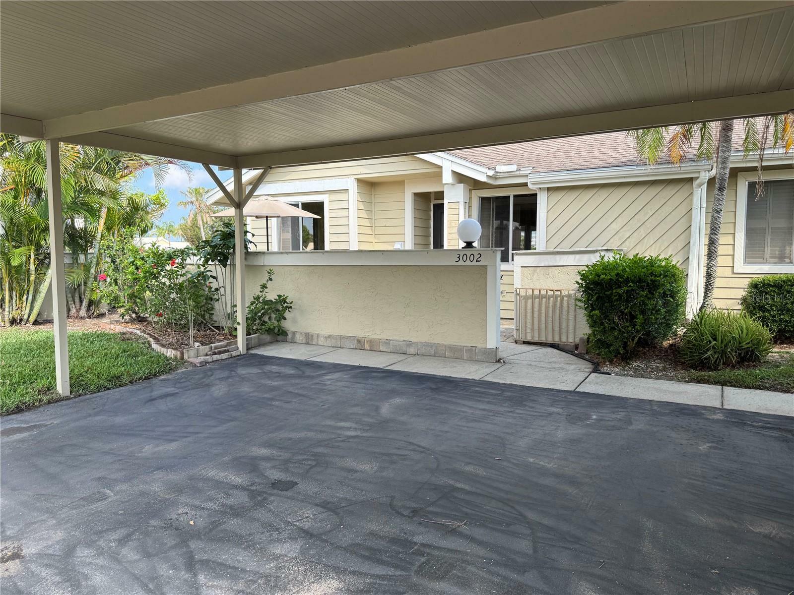 Property Photo: 3002 Sail Pointe Circle 1B FL 34293