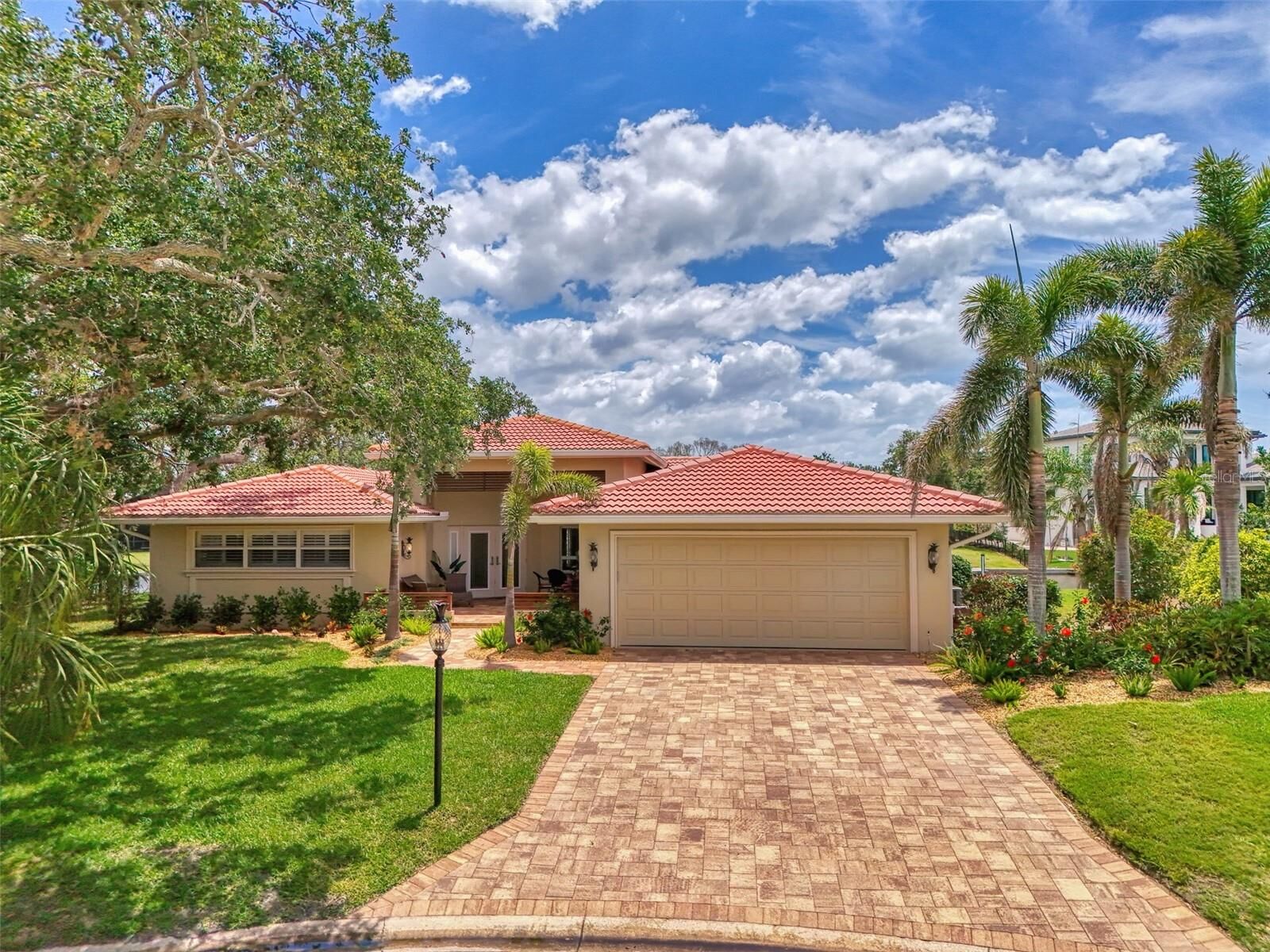 Property Photo: 1038 Contento Street FL 34242