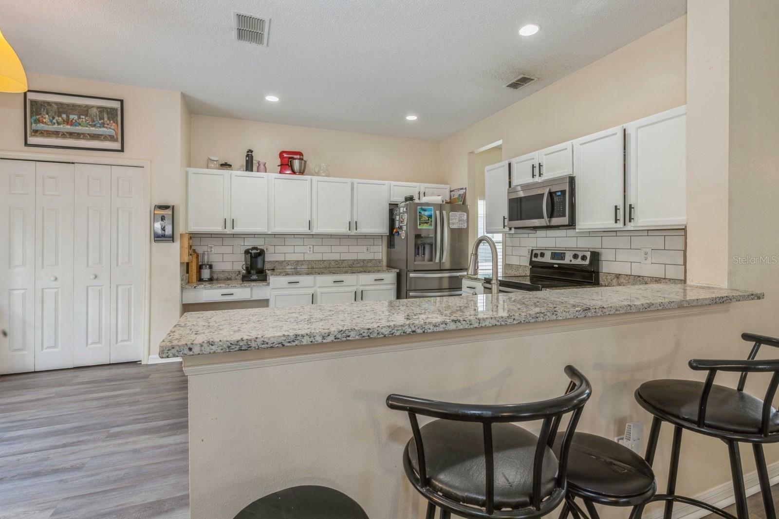 Property Photo: 502 Freeman Street FL 32750