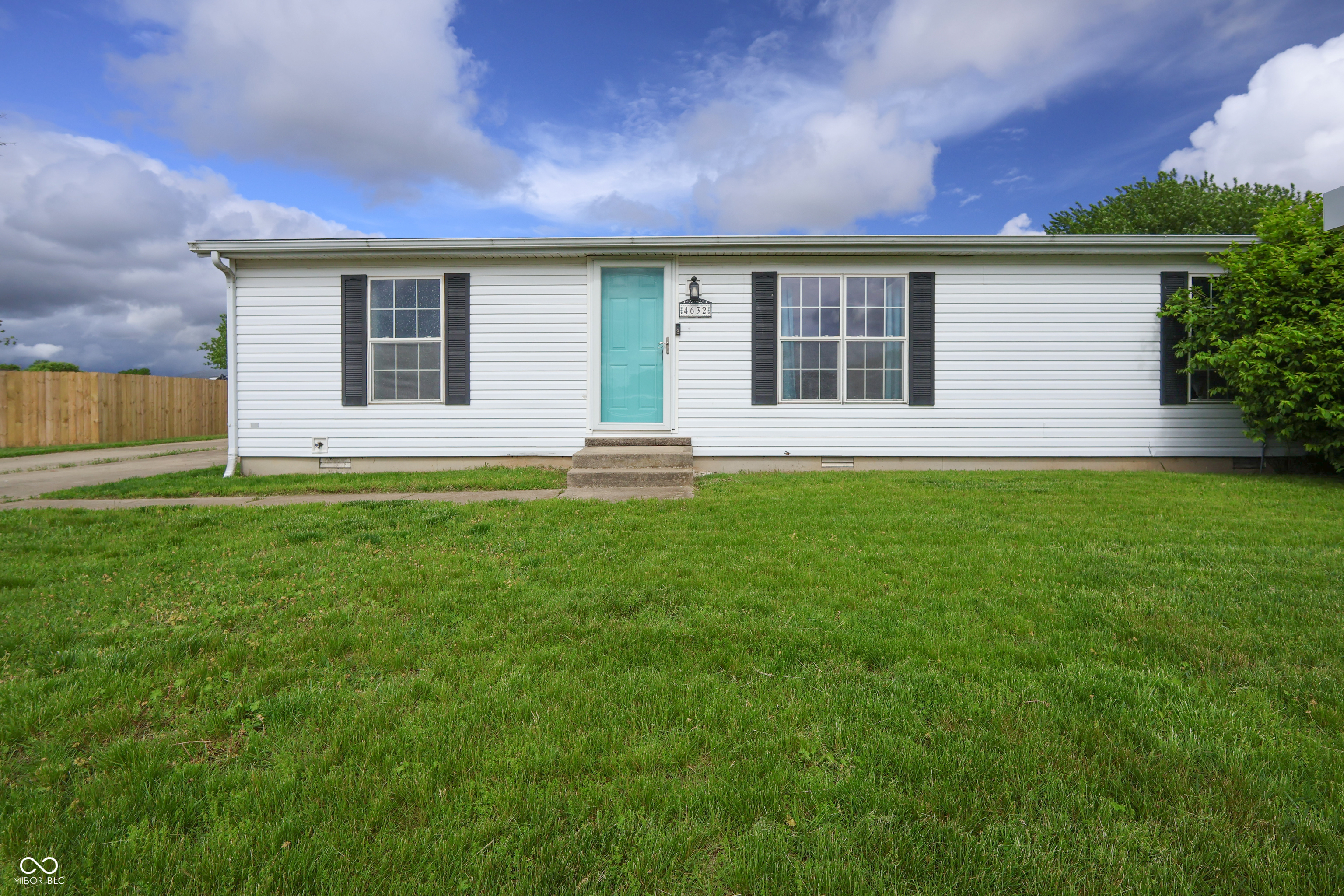 Property Photo: 4632 Willowbrook Drive IN 47203