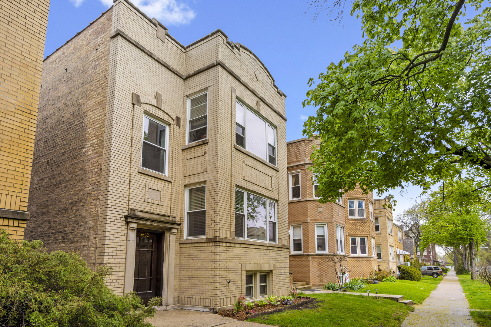 Property Photo: 5632 N Saint Louis Avenue IL 60659