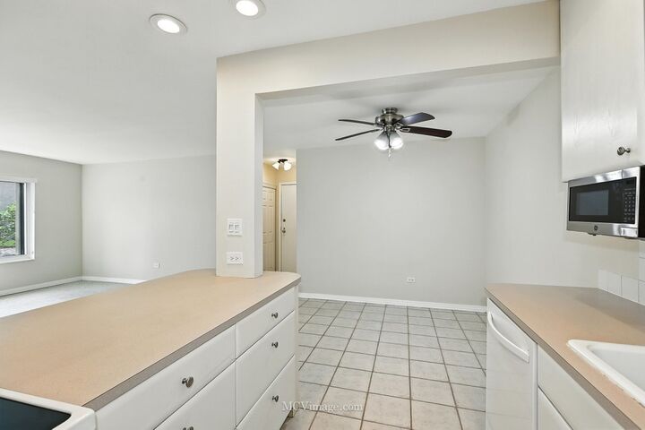 Property Photo: 6186 Pinewood Court 102 IL 60527