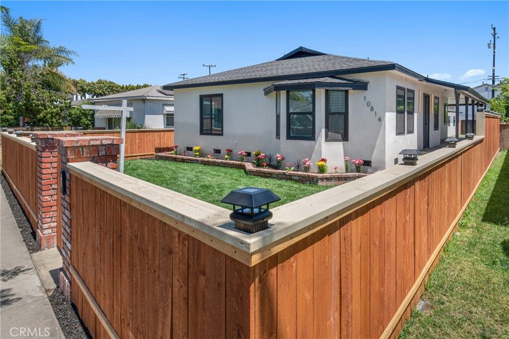 Property Photo:  10814 Saint James  CA 90280 