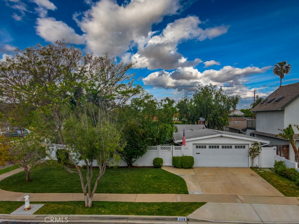 Property Photo: 208 Dartmouth Place CA 92626