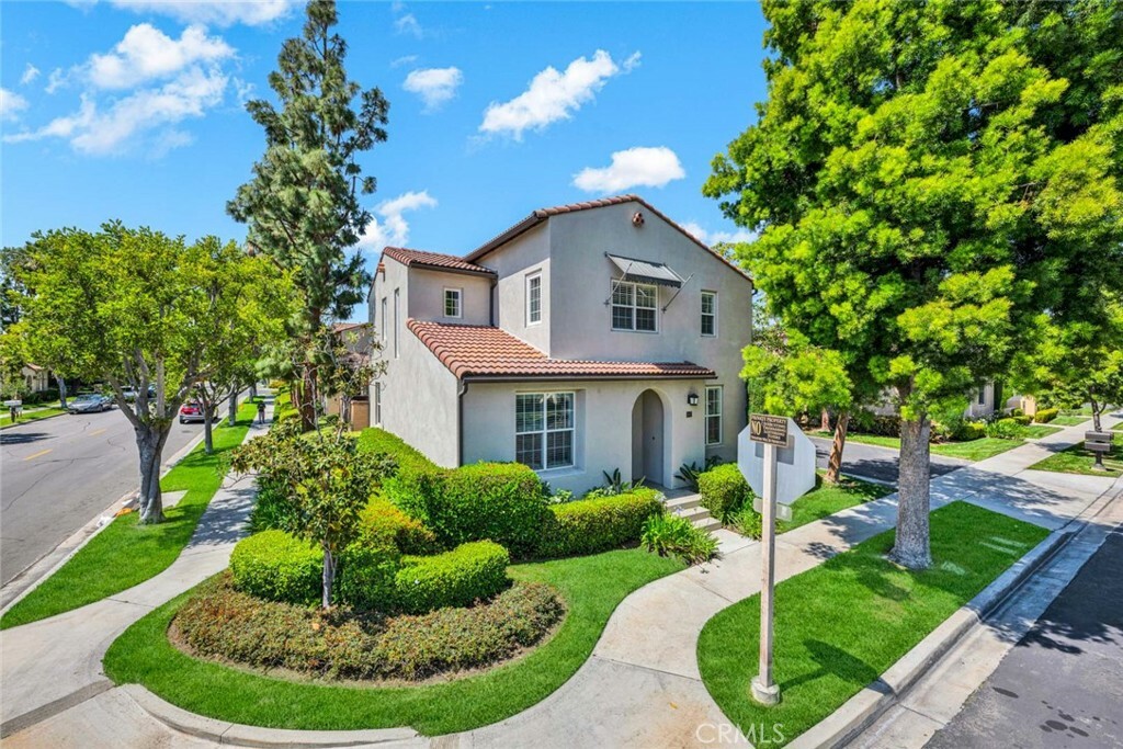 Property Photo: 81 Waterman CA 92602