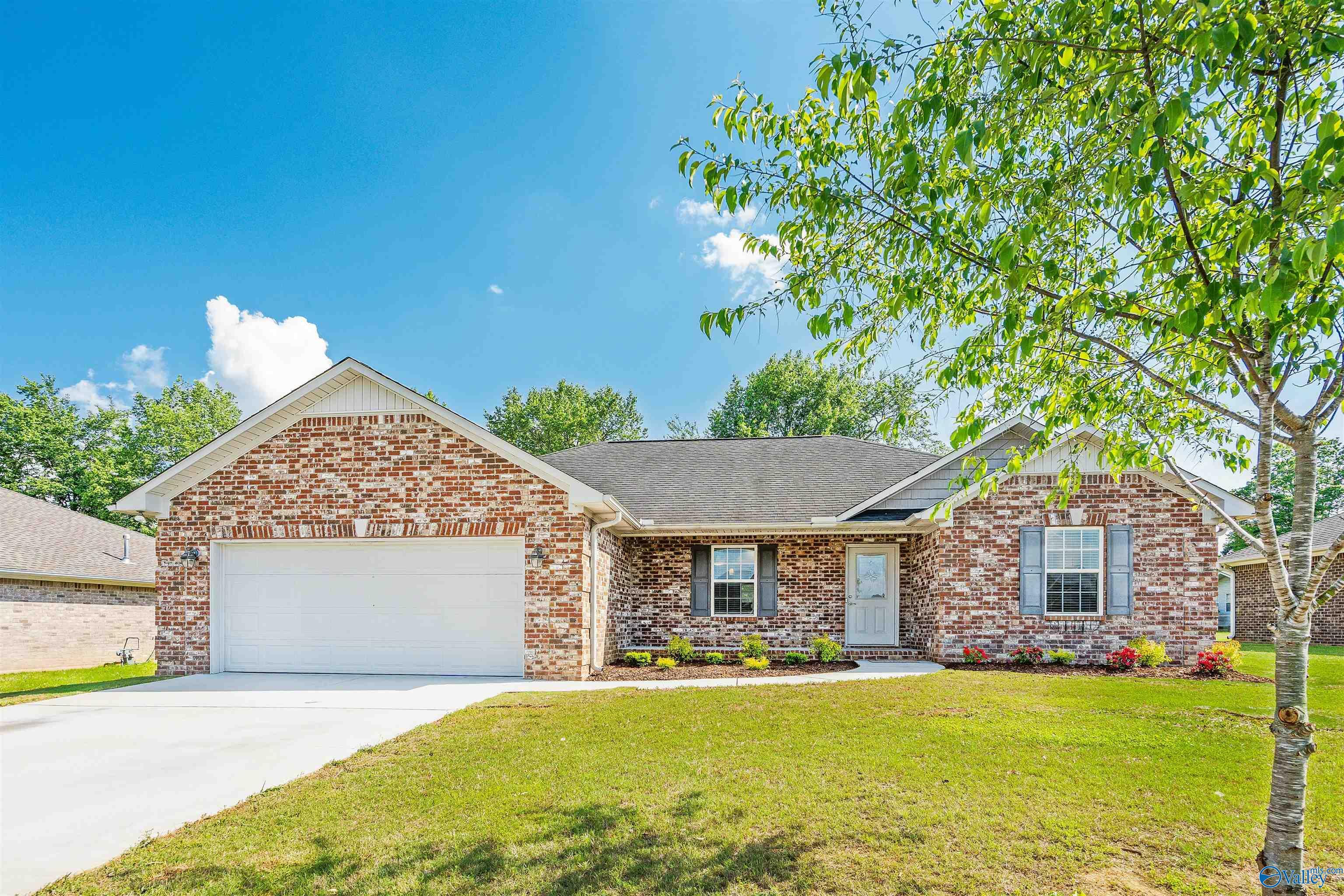 Property Photo: 19048 Racheals Loop AL 35611