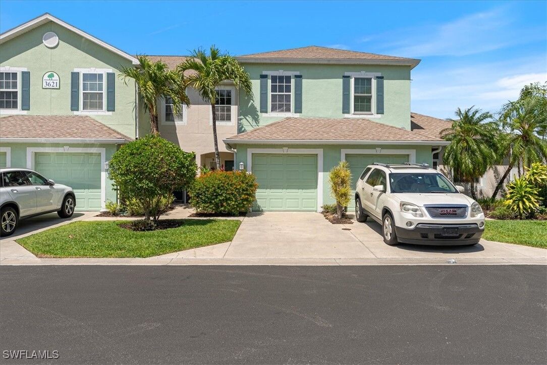Property Photo:  3621 Pine Oak Circle 105  FL 33916 