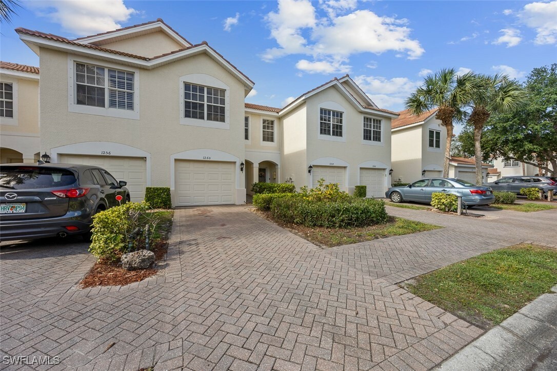 Property Photo: 1260 Oxford Lane FL 34105