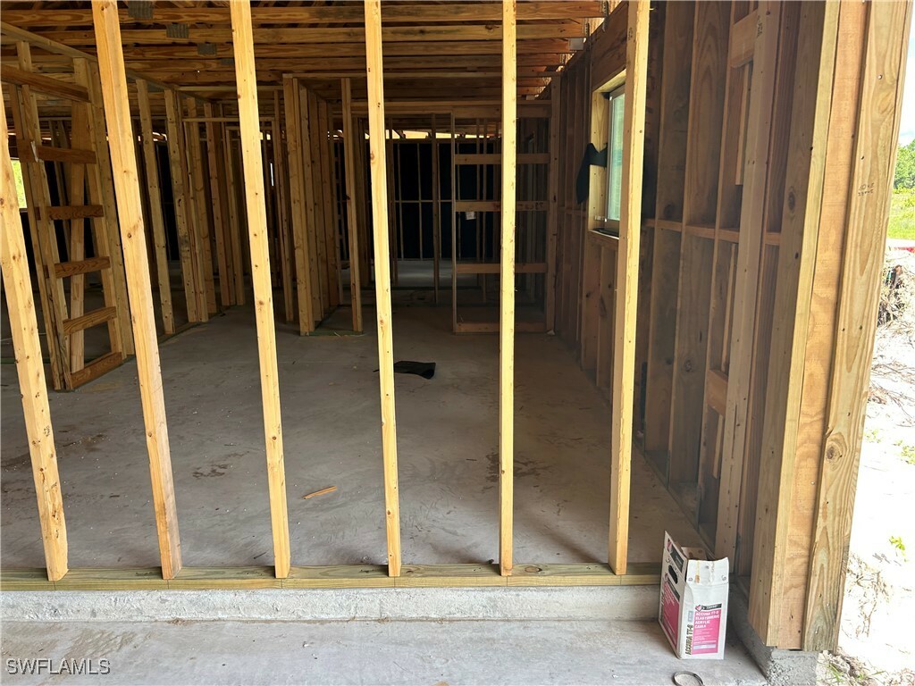 Property Photo: 1305 W 18th Street FL 33972