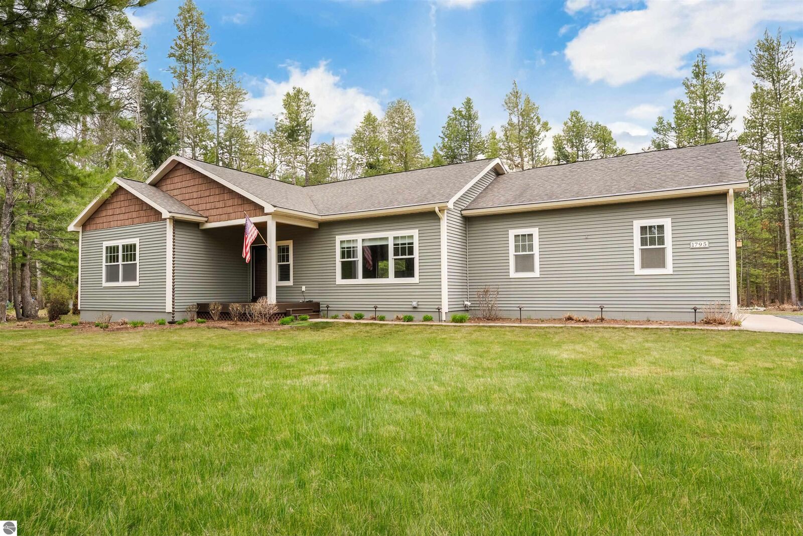 Property Photo:  1795 White Oak Lane  MI 49643-9466 