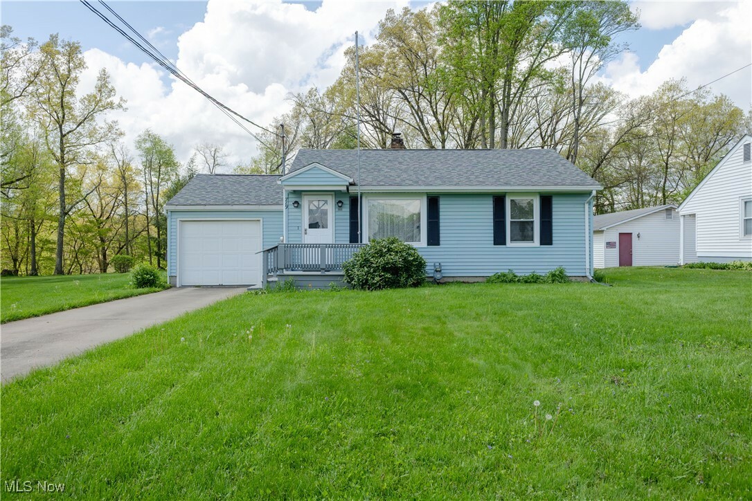 Property Photo: 719 Sunset Drive OH 44432