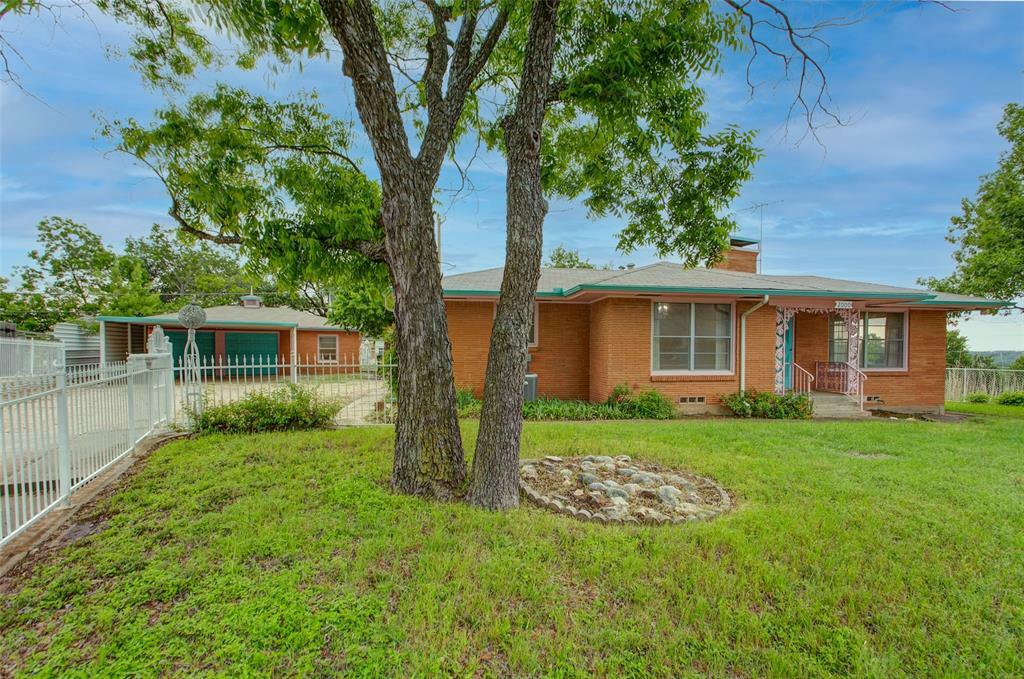 Property Photo: 2000 Standifer Street TX 76164