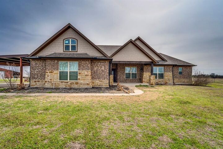 Property Photo:  901 Hoyt Road  TX 75167 