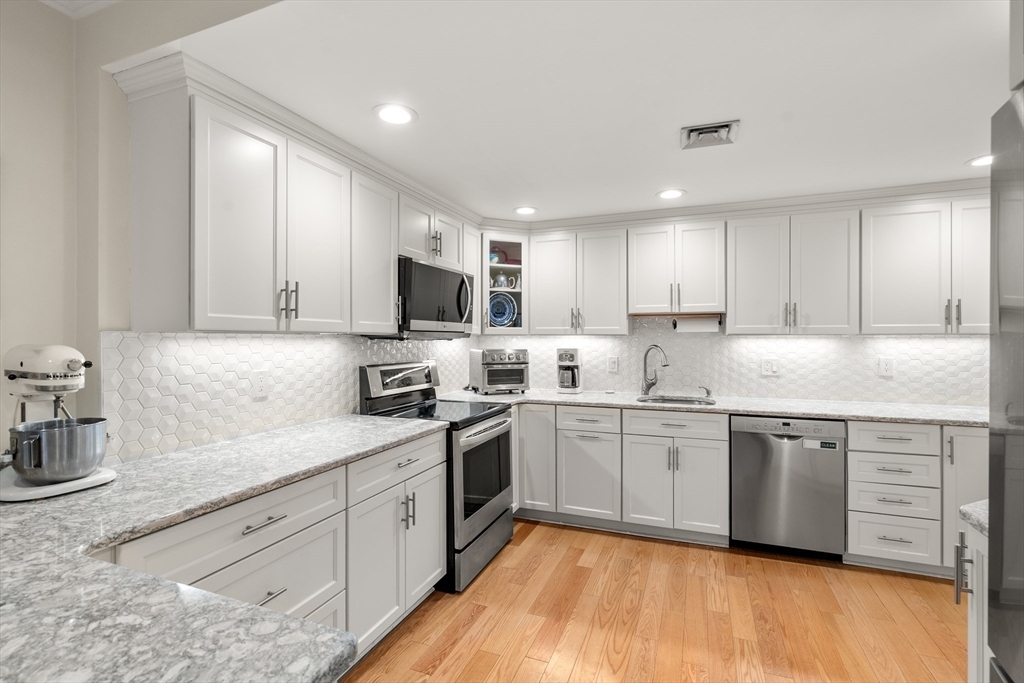 Property Photo: 85 Grove St 207 MA 02482