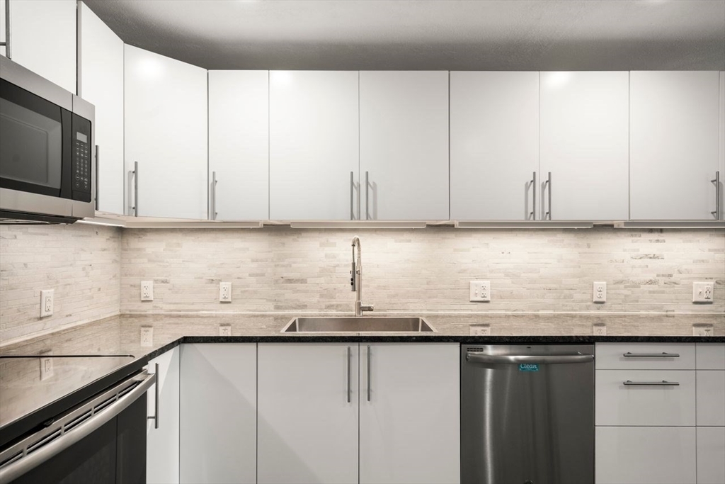 Property Photo: 51 Warren St 2-2 MA 02453