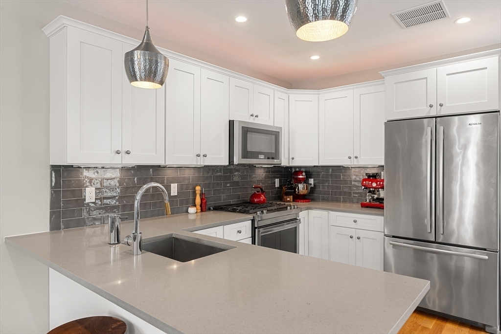 Property Photo:  178 Thornton St 1  MA 02119 