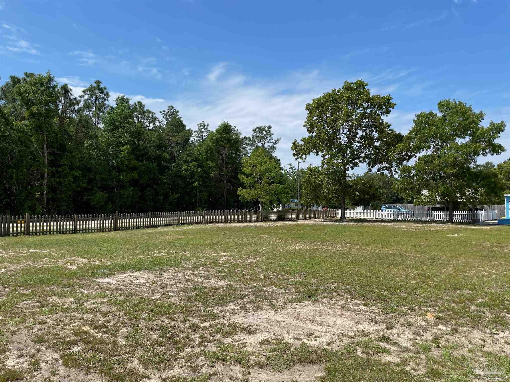 Property Photo: 763 Golden Ct FL 32539