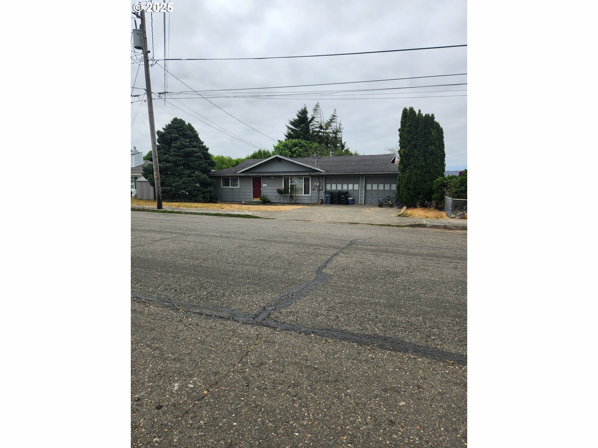 Property Photo: 1644 Meade St OR 97459