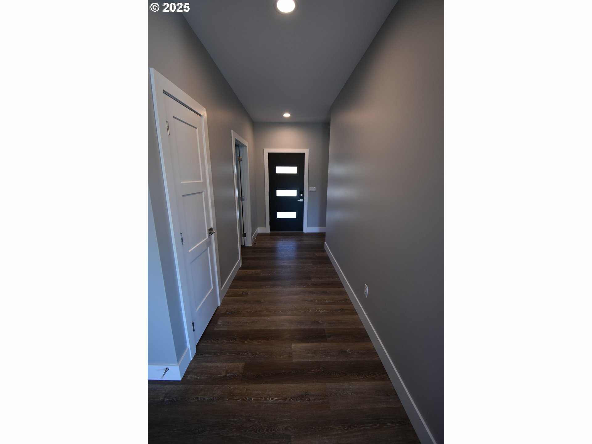 Property Photo: 365 NW 4th St OR 97021