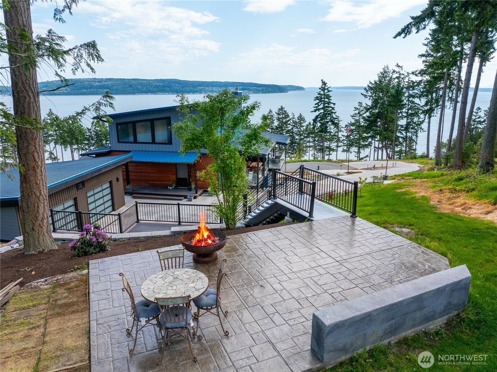 Property Photo: 1423 Sergios View Lane WA 98277