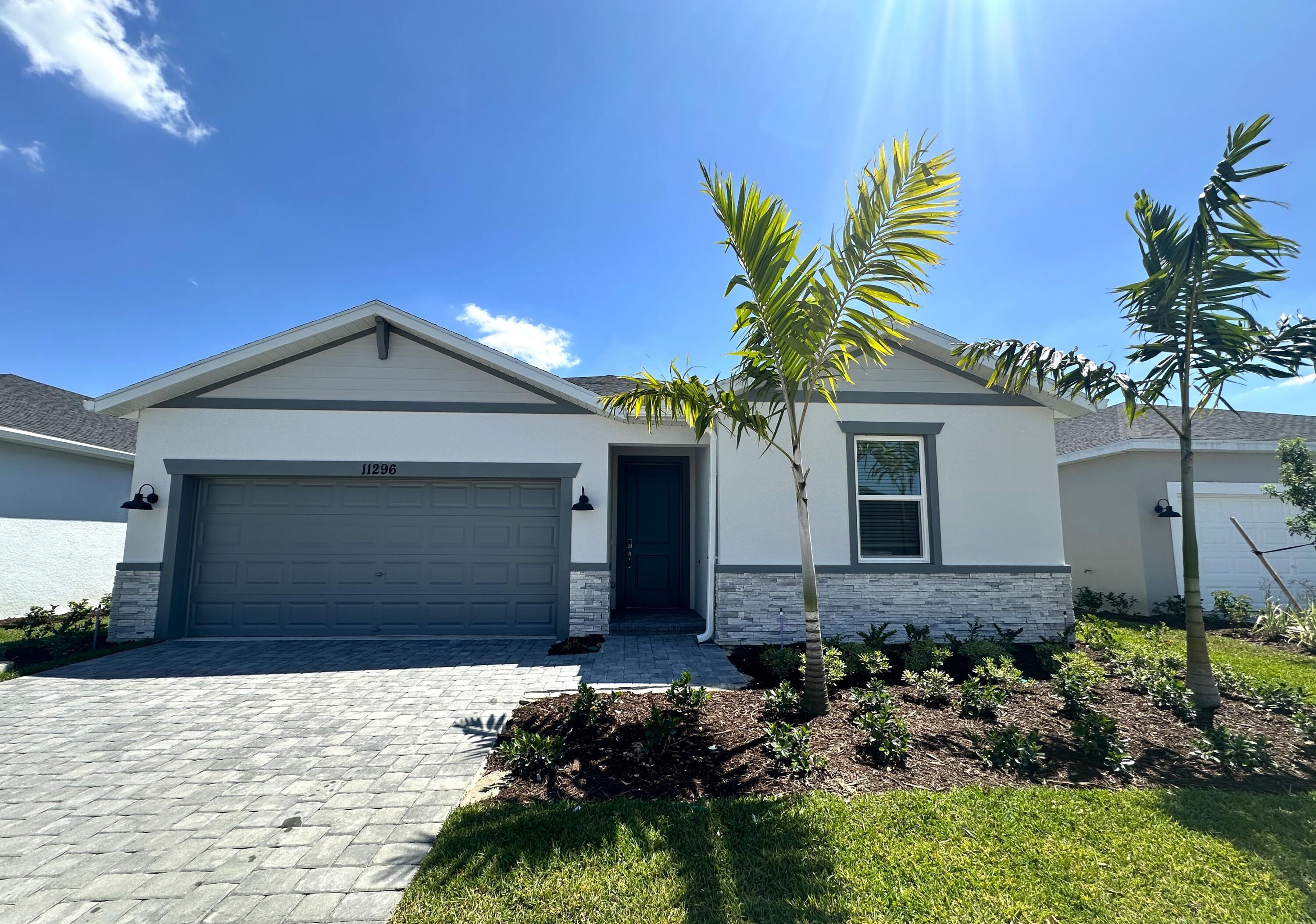 Property Photo: 11296 Barnstead Way FL 34987