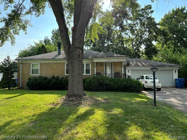 Property Photo:  2371 Briggs Street  MI 48329 