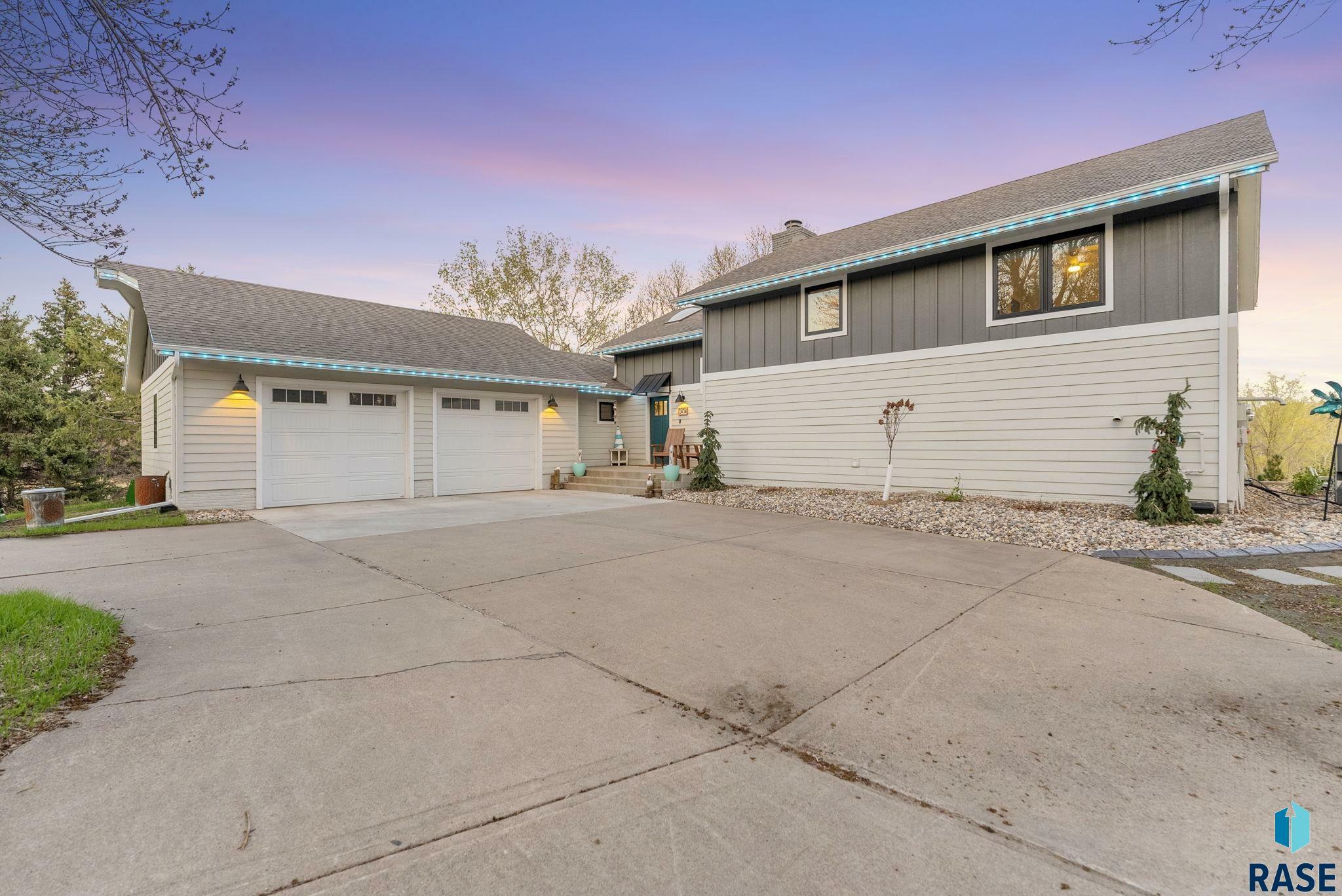 Property Photo: 1404 S Street Car Pl SD 57110