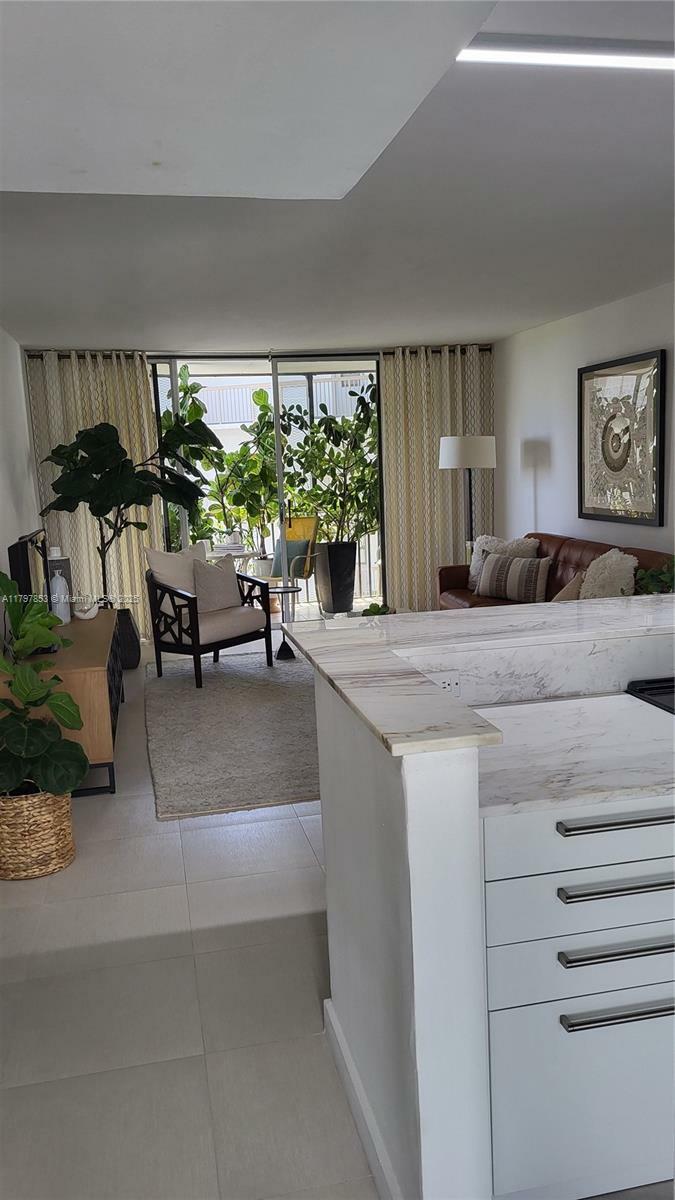Property Photo: 3475 N Country Club Dr 614 FL 33180